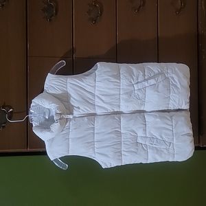 Old Navy girls puffer vest